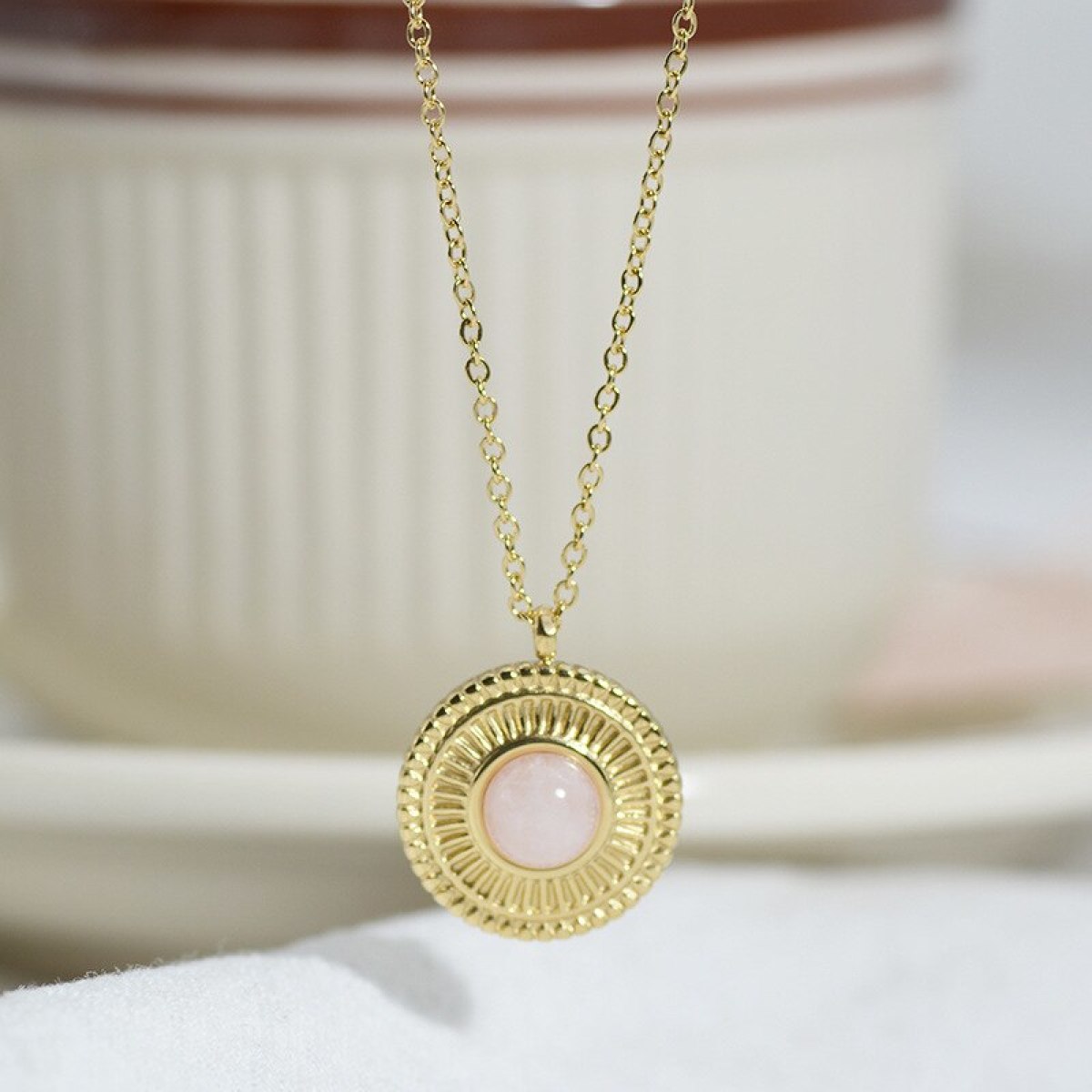 Retro Texture Rose Quartz Round Pendant Collar Necklace